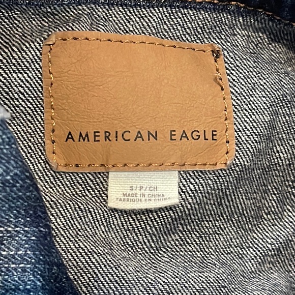American Eagle Womens Distressed Denim Jean Jacket sz Small - Picture 2 of 10